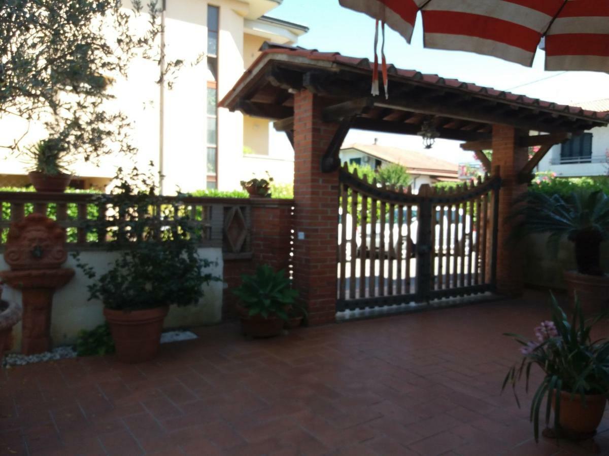 Raffinato Bilocale A Lido Di Camaiore Vicino Al Mare Buitenkant foto
